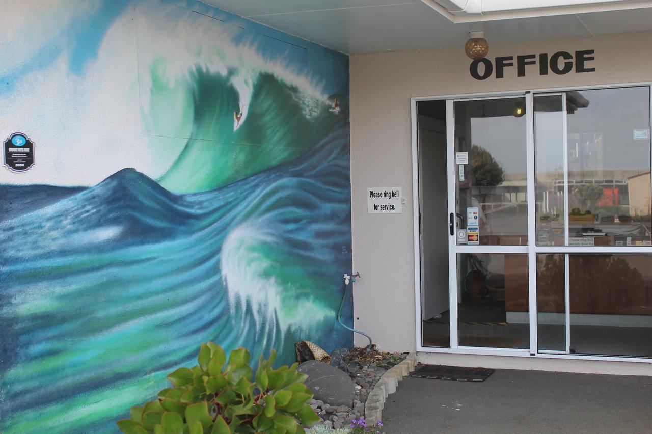Opunake Motel And Backpackers Lodge Exterior photo