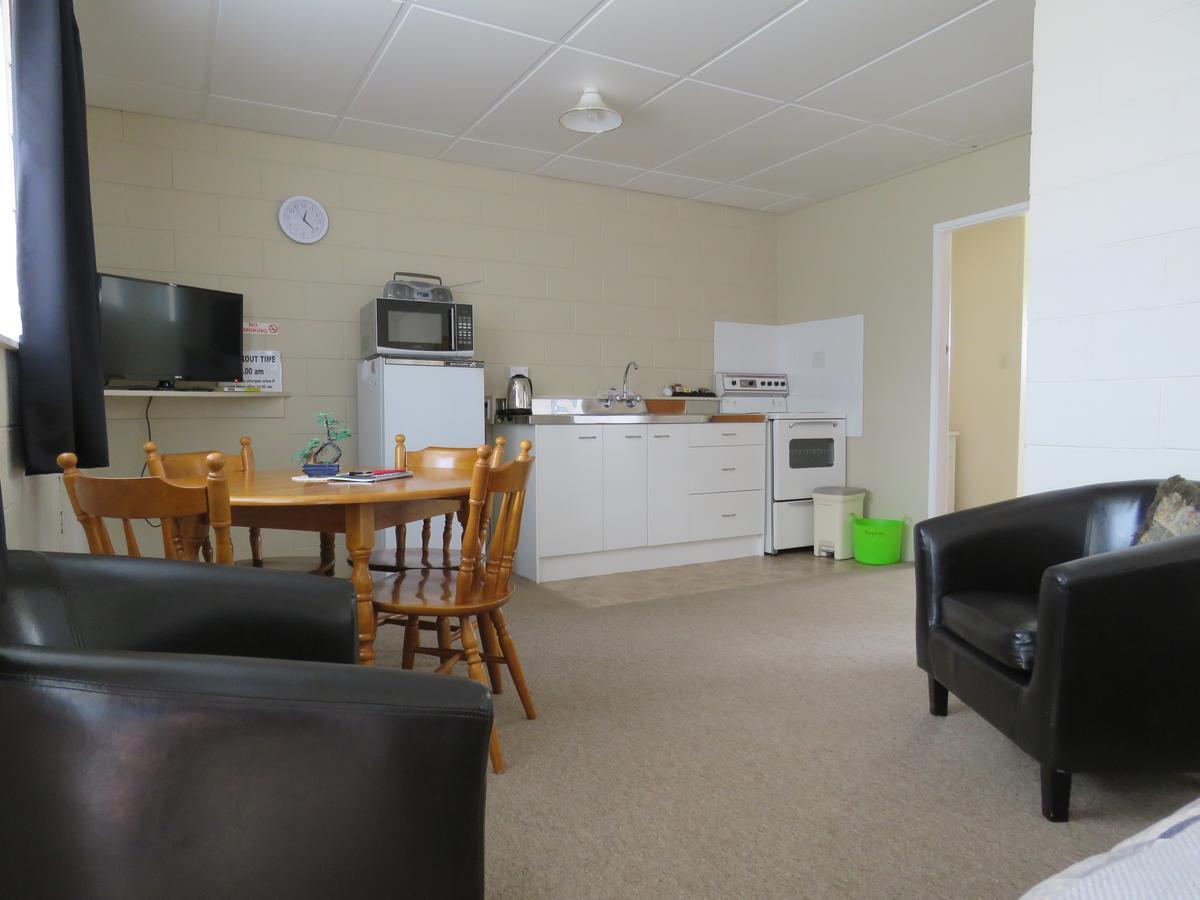 Opunake Motel And Backpackers Lodge Room photo