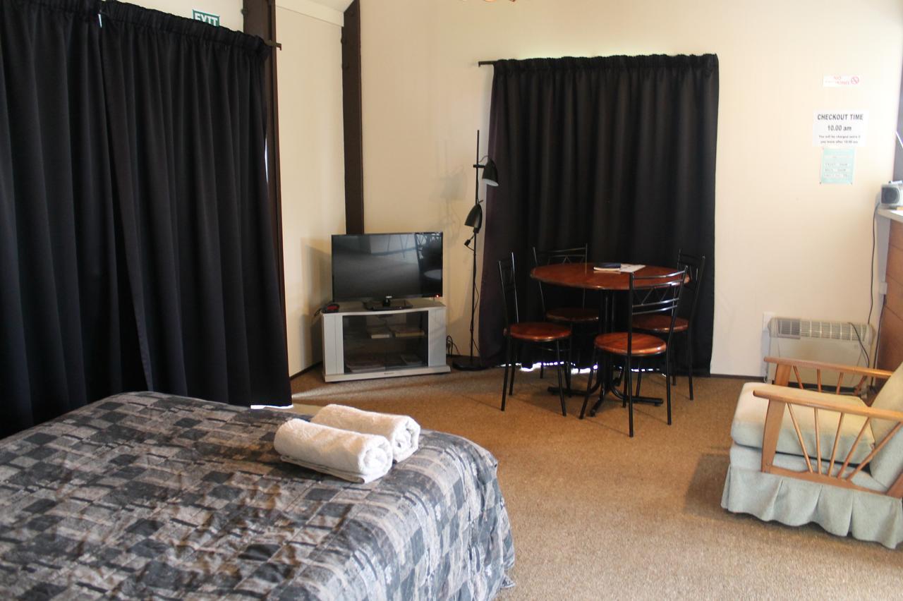 Opunake Motel And Backpackers Lodge Room photo